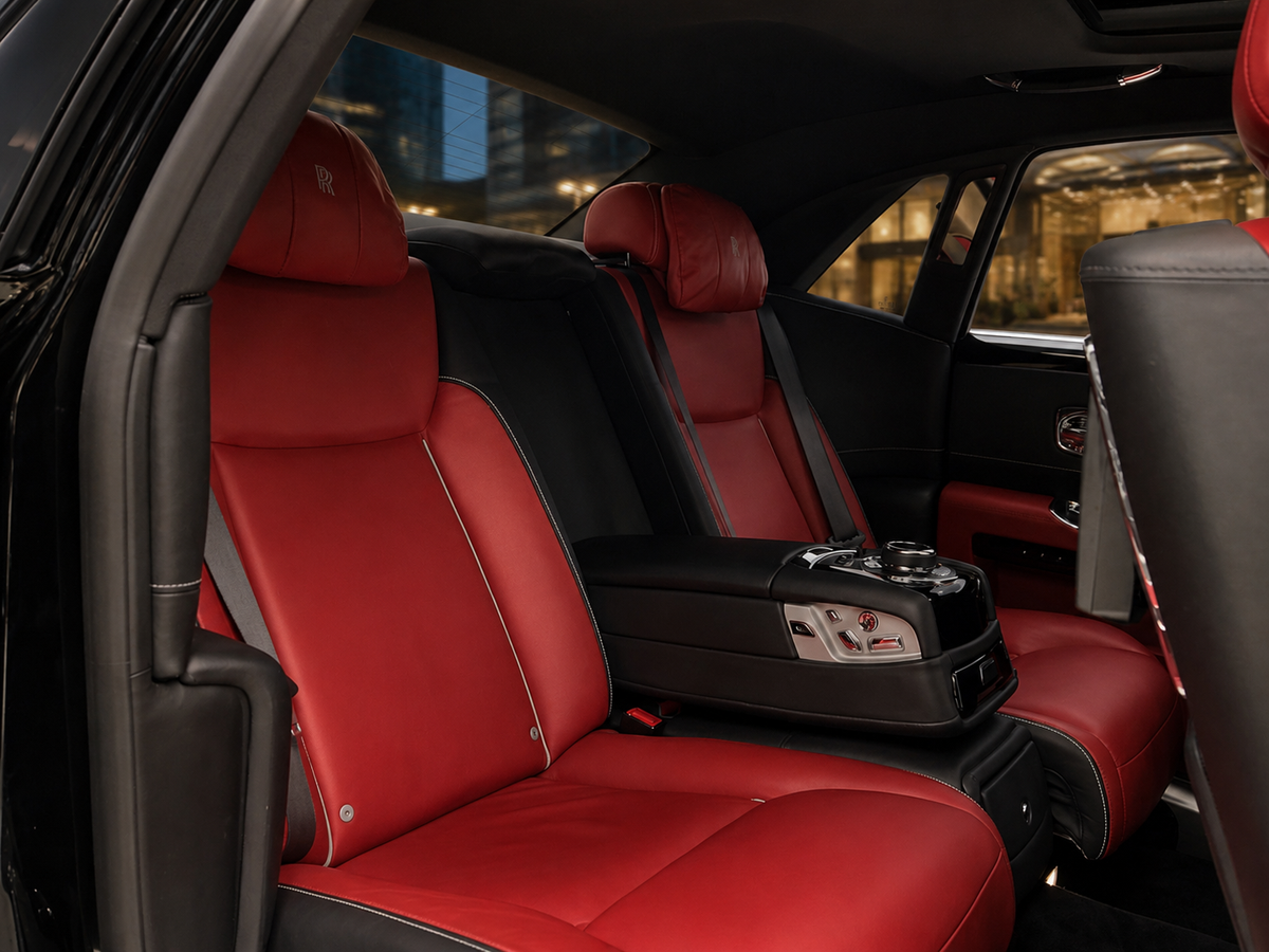 Rolls-Royce Ghost, blood-red interior