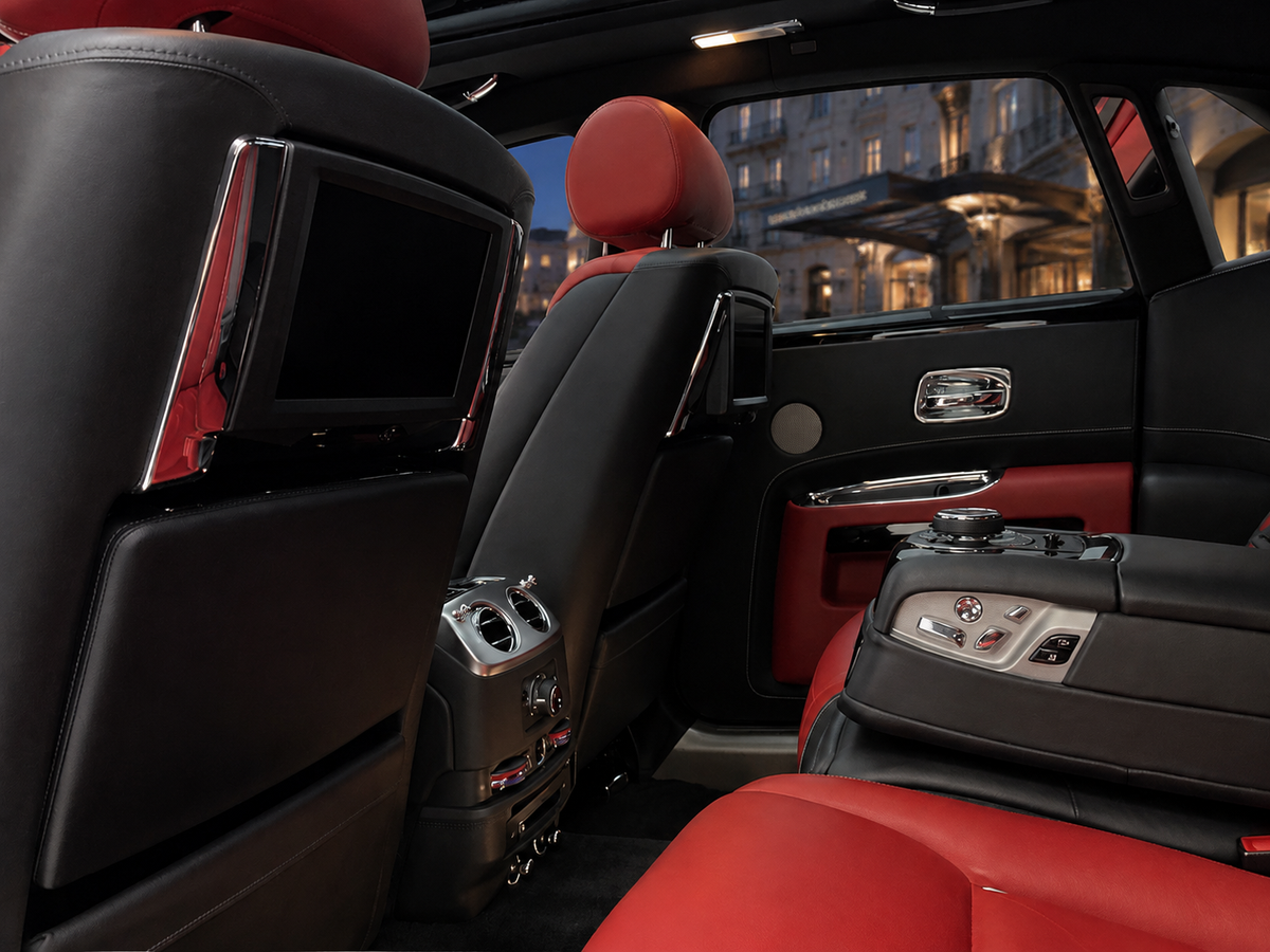 Rolls-Royce Ghost, blood-red interior