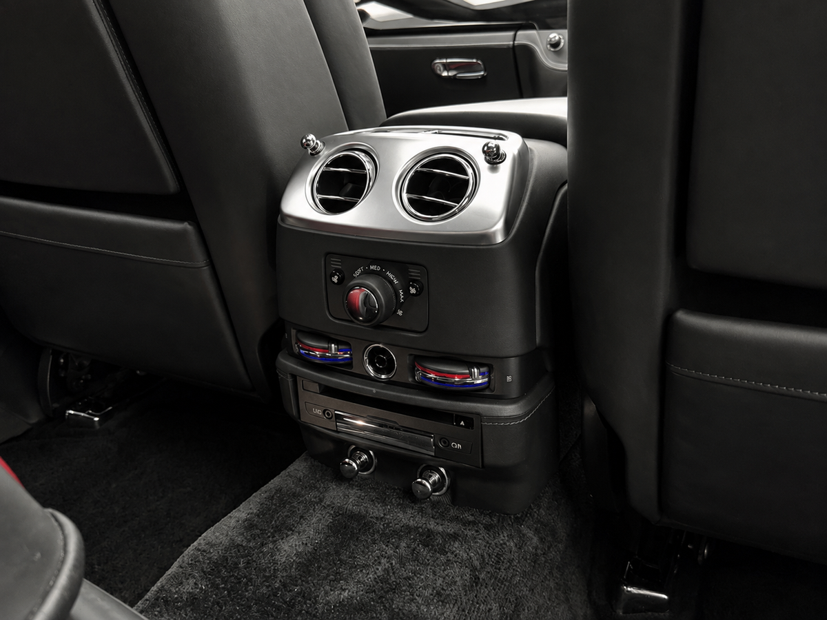 Rolls-Royce Ghost, blood-red interior